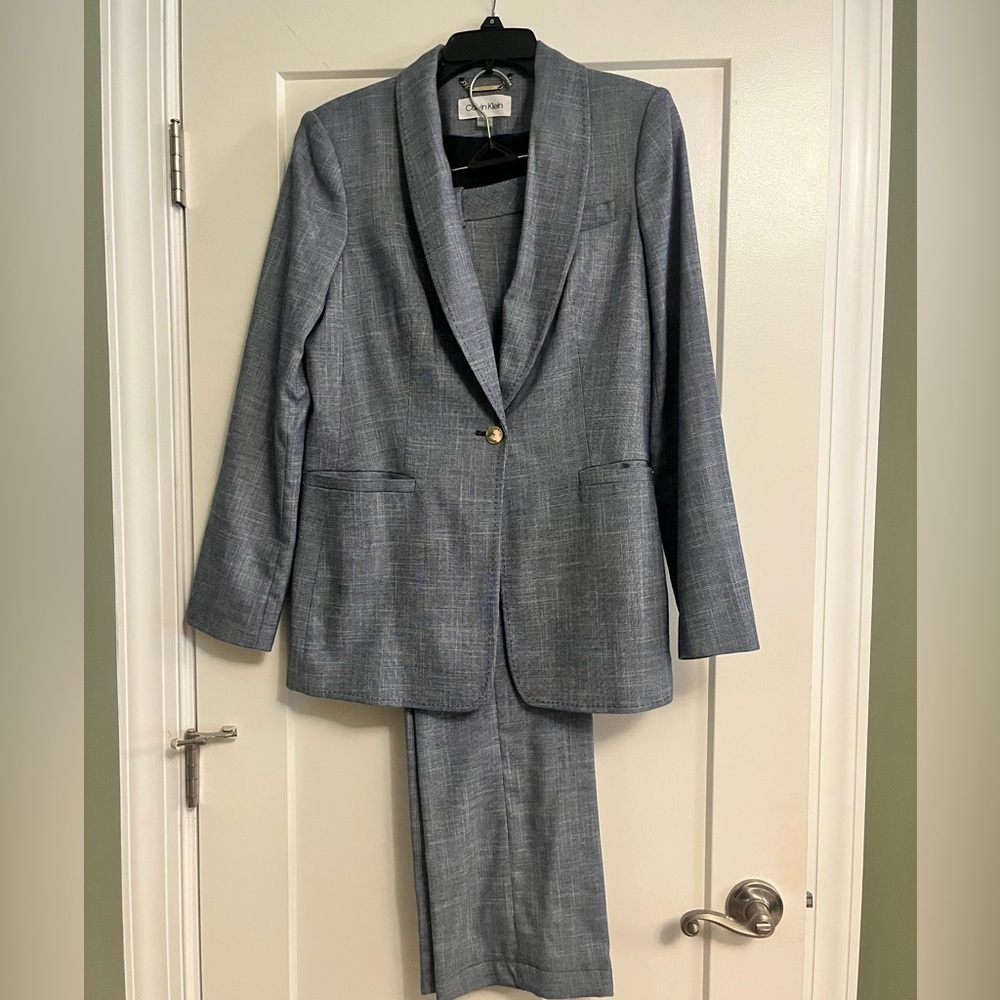 Calvin Klein grey pantsuit blazer 8 pants size 4 modern fit